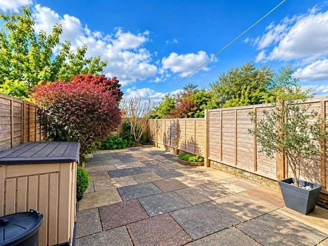 2 bed house for sale