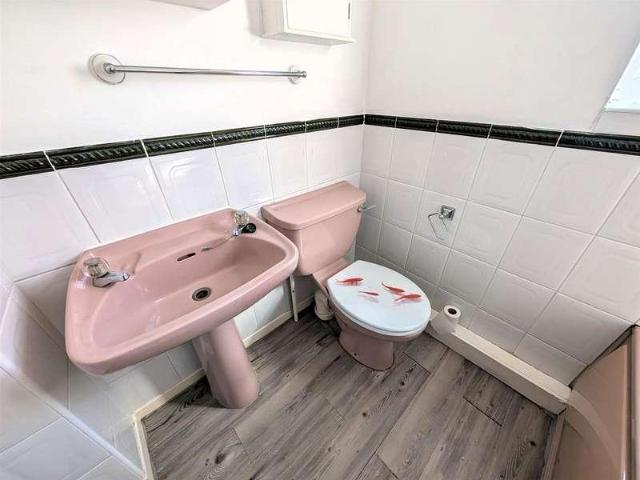 2 bed house for sale