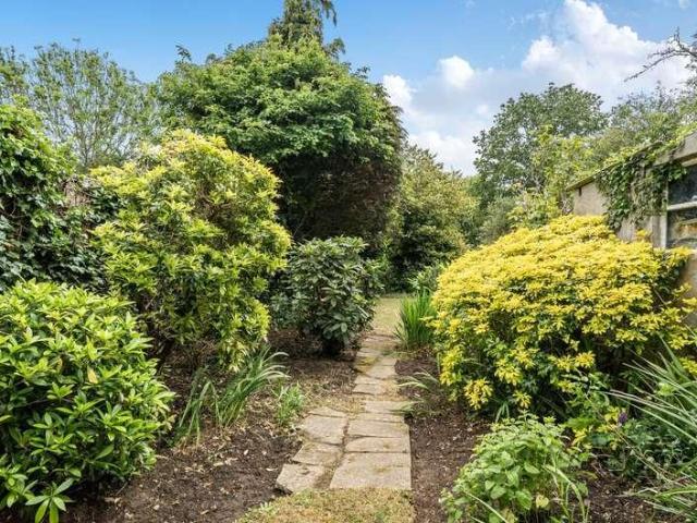 2 bed house for sale