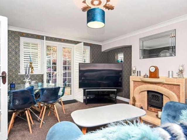 2 bed house for sale
