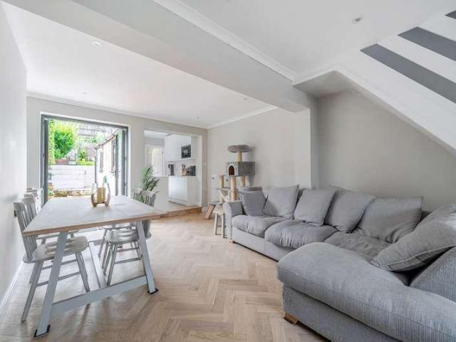 2 bed house for sale