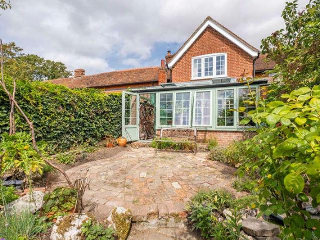 2 bed house for sale