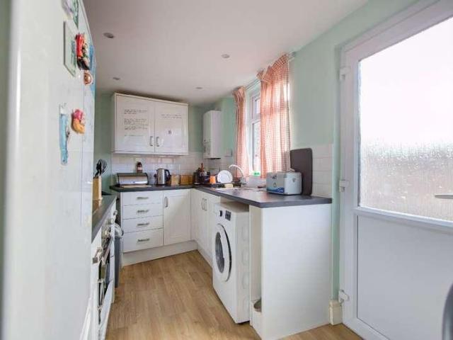 2 bed house for sale