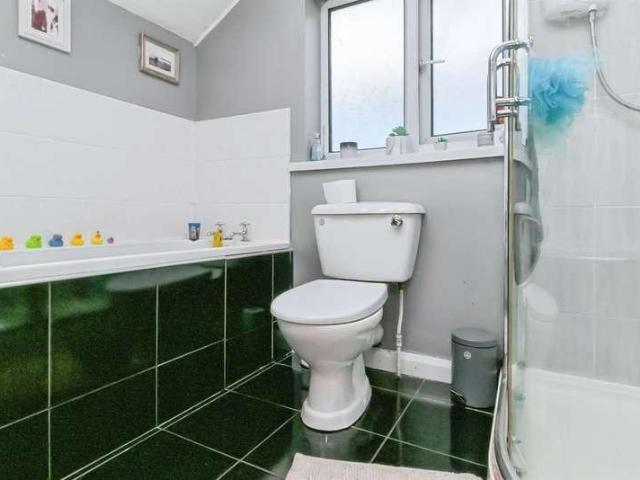 2 bed house for sale