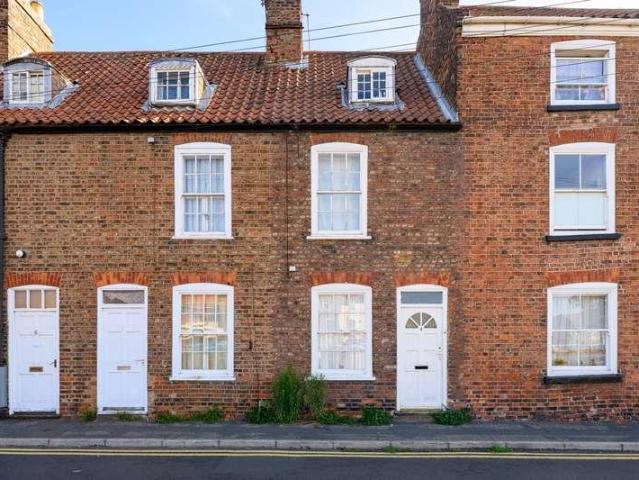 2 bed house for sale