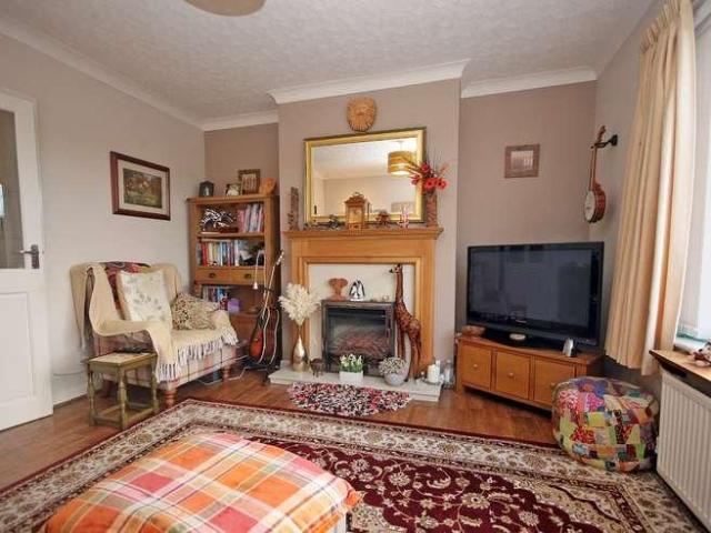 2 bed house for sale