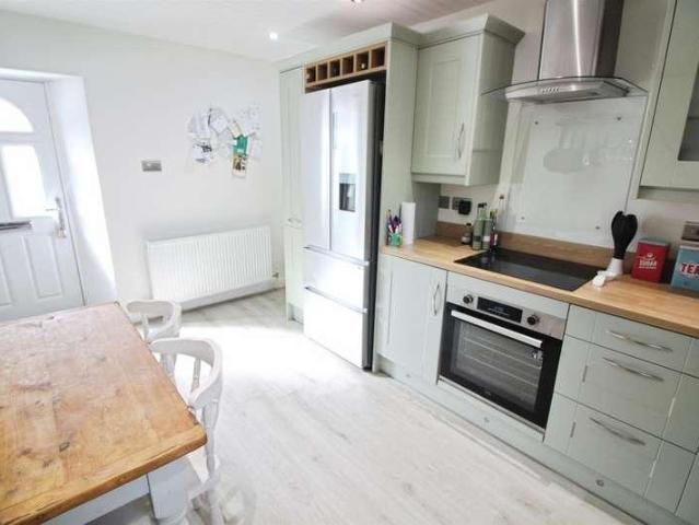 2 bed house for sale