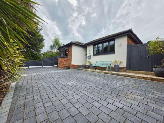 2 bed house for sale