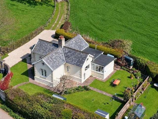 2 bed house for sale