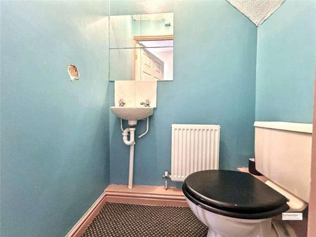 2 bed house for sale