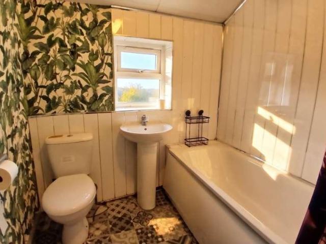 2 bed house for sale