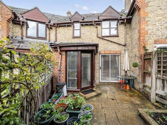 2 bed house for sale