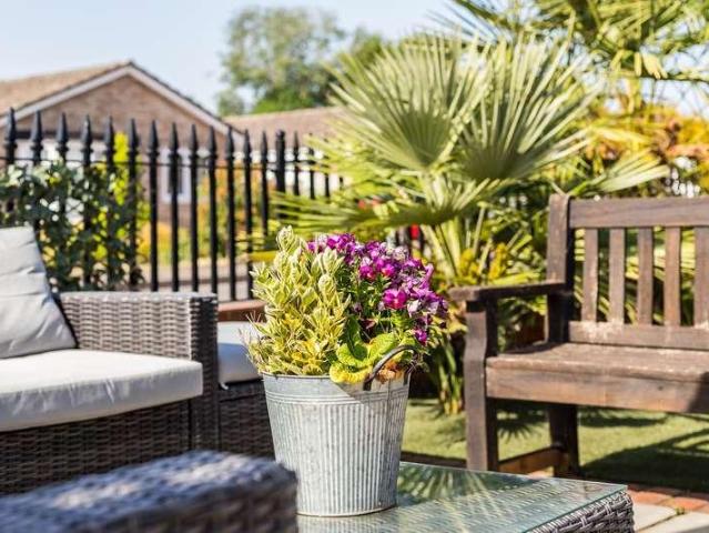 2 bed house for sale