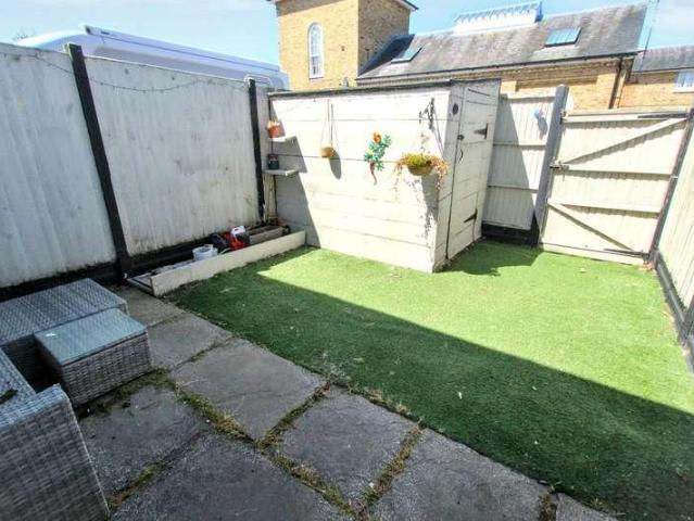 2 bed house for sale