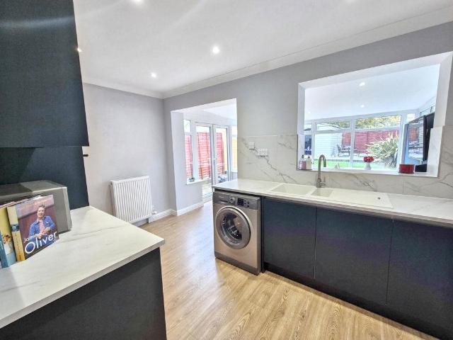 2 bed house for sale