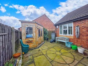 2 bed house for sale
