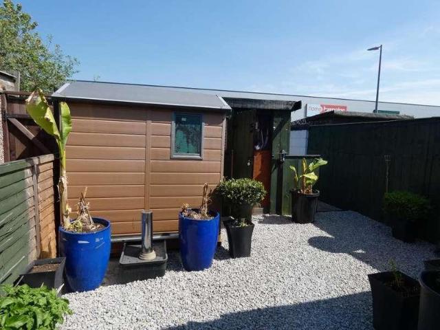2 bed house for sale