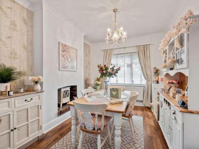2 bed house for sale