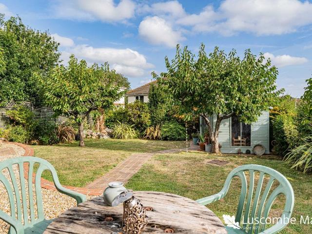 2 bed house for sale