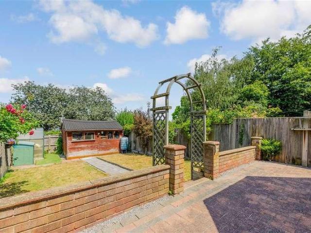 2 bed house for sale