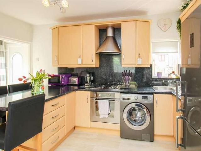 2 bed house for sale