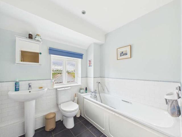 2 bed house for sale
