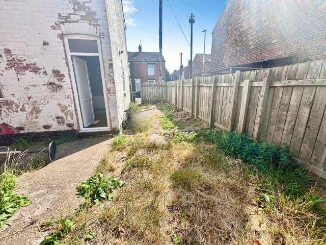 2 bed house for sale