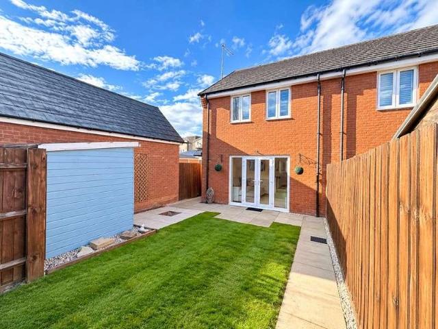 2 bed house for sale