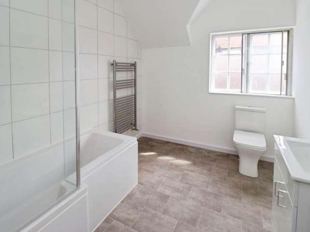 2 bed house for sale