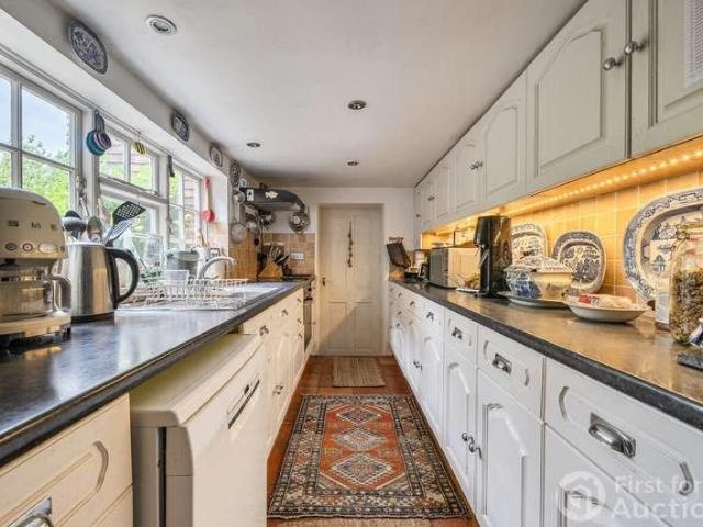 2 bed house for sale