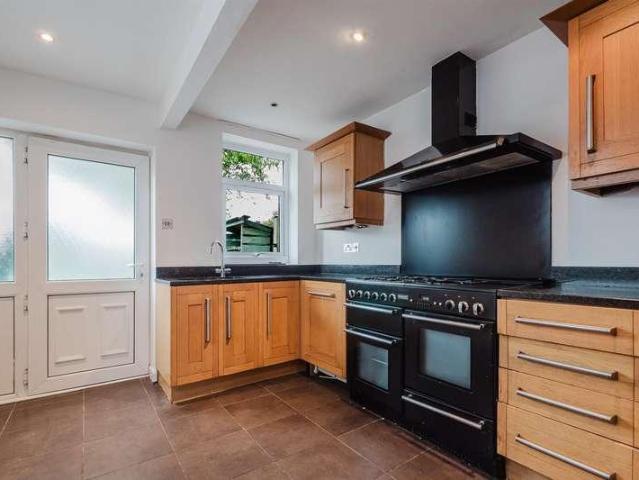 2 bed house for sale