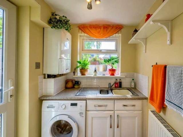2 bed house for sale