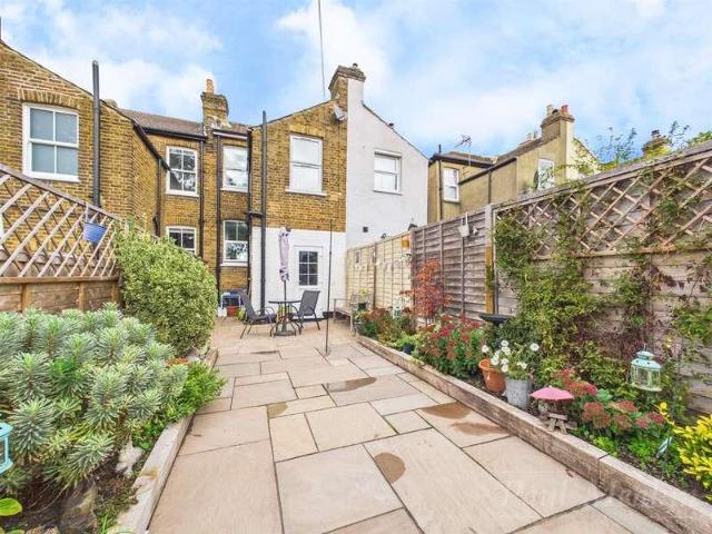 2 bed house for sale
