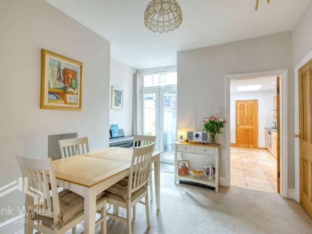 2 bed house for sale