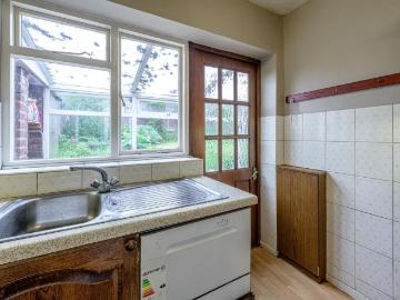 2 bed house for sale