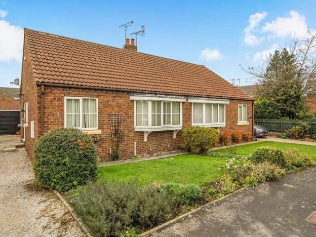 2 bed house for sale