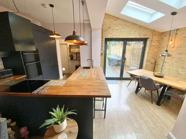 2 bed house for sale