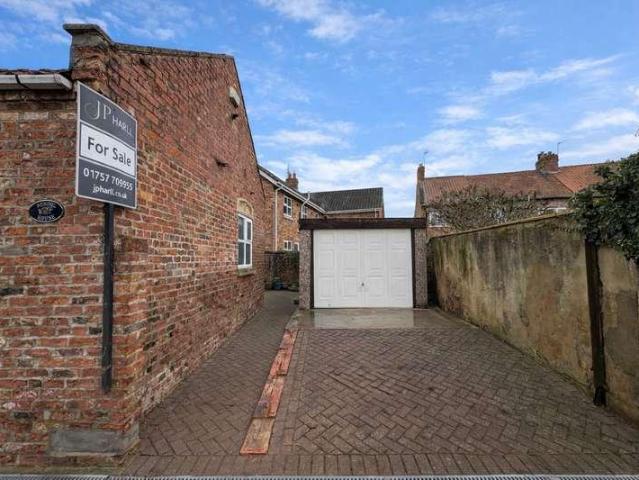 2 bed house for sale