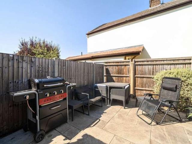 2 bed house for sale