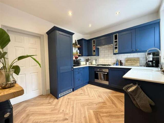 2 bed house for sale
