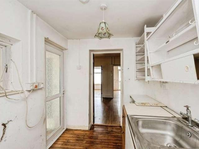 2 bed house for sale