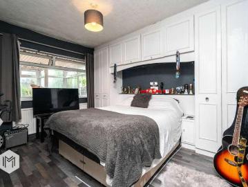 2 bed house for sale