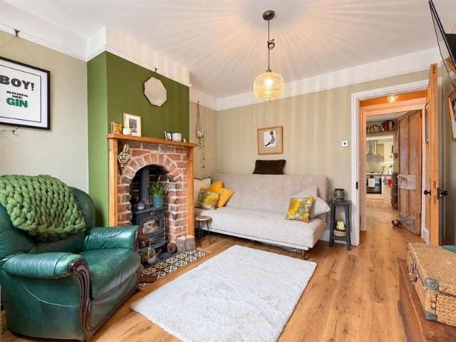 2 bed house for sale