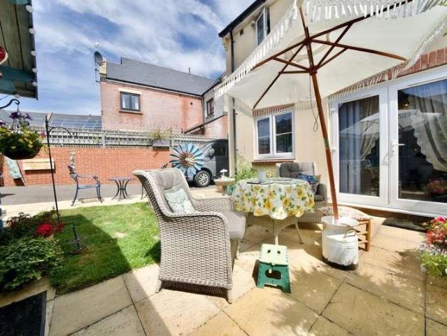 2 bed house for sale
