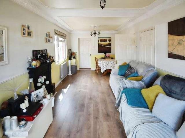 2 bed house for sale