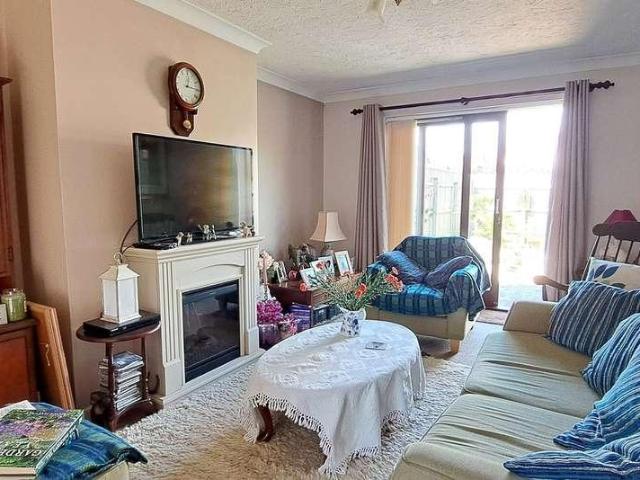 2 bed house for sale