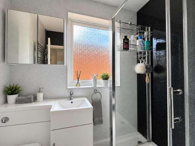 2 bed house for sale
