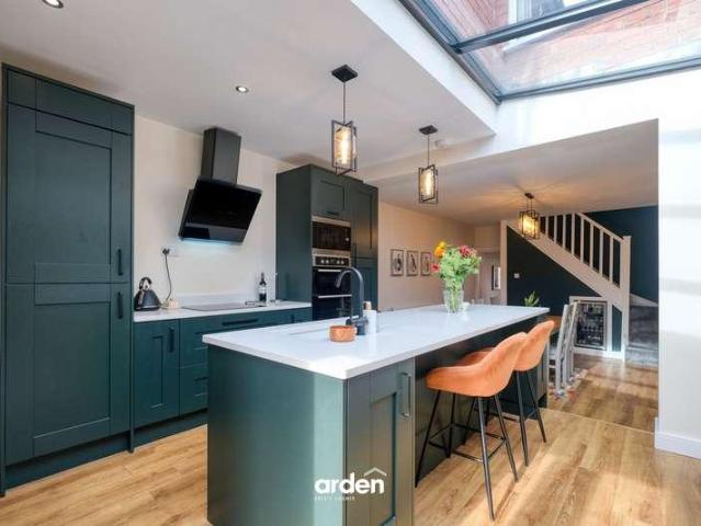 2 bed house for sale
