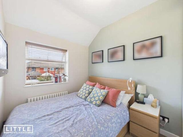 2 bed house for sale