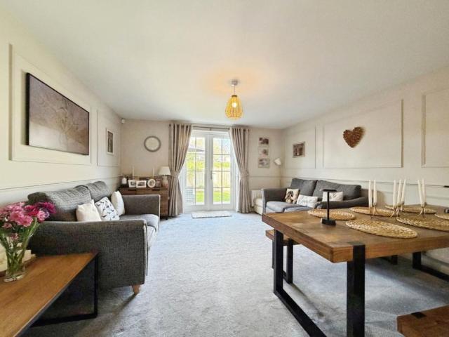 2 bed house for sale